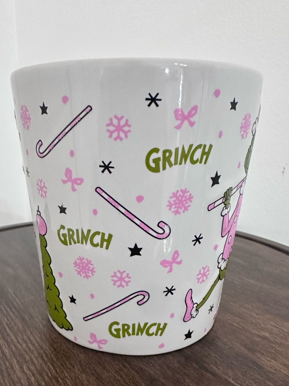 Dr. Seuss The Grinch Pink Sparkle Santa Suit Embossed Ceramic Mug 20 oz - Picture 3 of 8